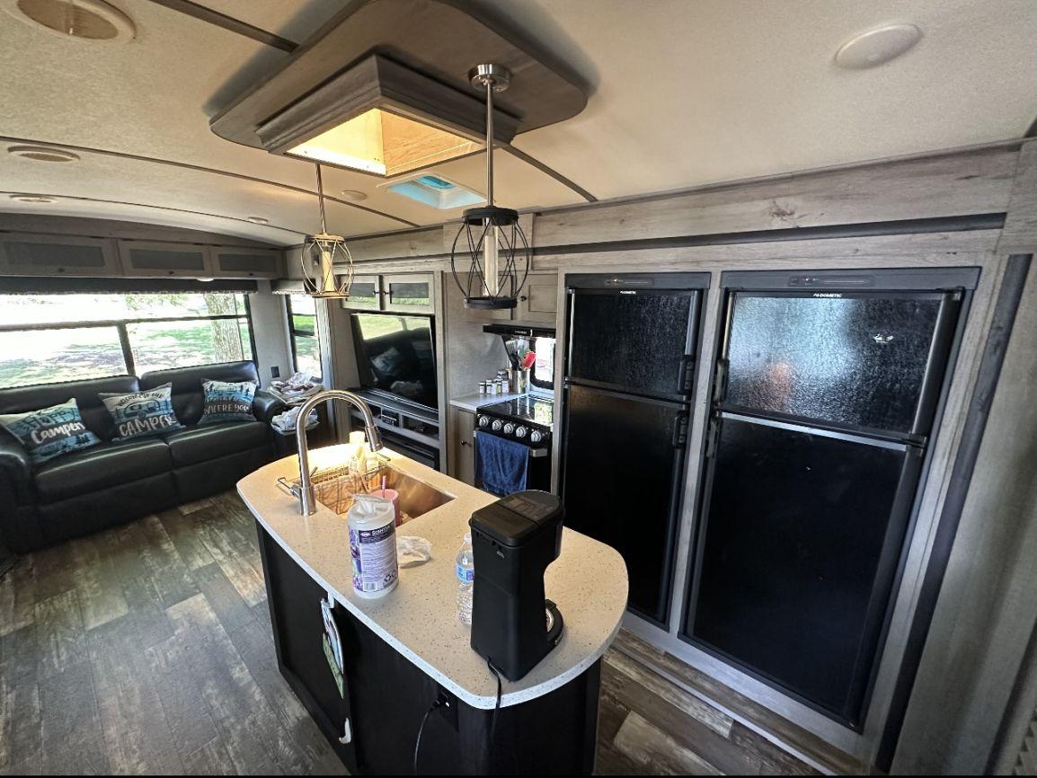 2019 KEYSTONE Outback 328RL Luxury Camper Travel Trailer