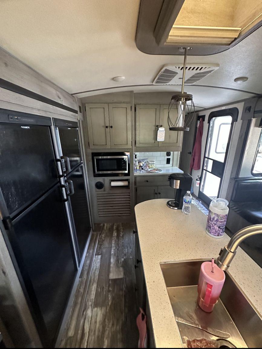 2019 KEYSTONE Outback 328RL Luxury Camper Travel Trailer
