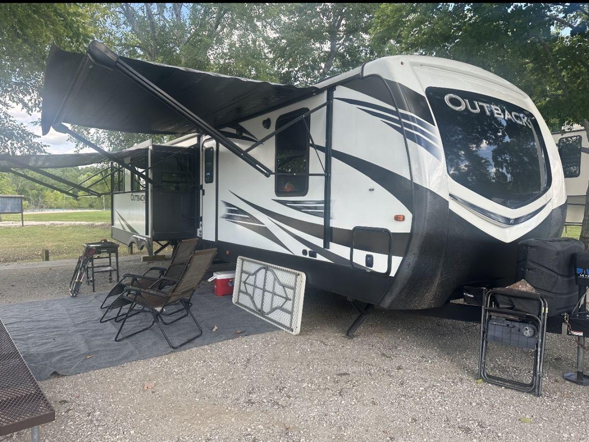2019 KEYSTONE Outback 328RL Luxury Camper Travel Trailer