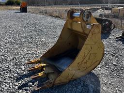 2006  CAT  32”  Excavator Bucket w/ Teeth