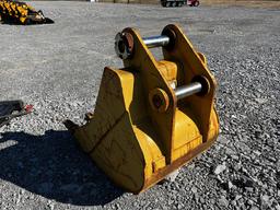 2006  CAT  32”  Excavator Bucket w/ Teeth