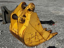 2006  CAT  32”  Excavator Bucket w/ Teeth