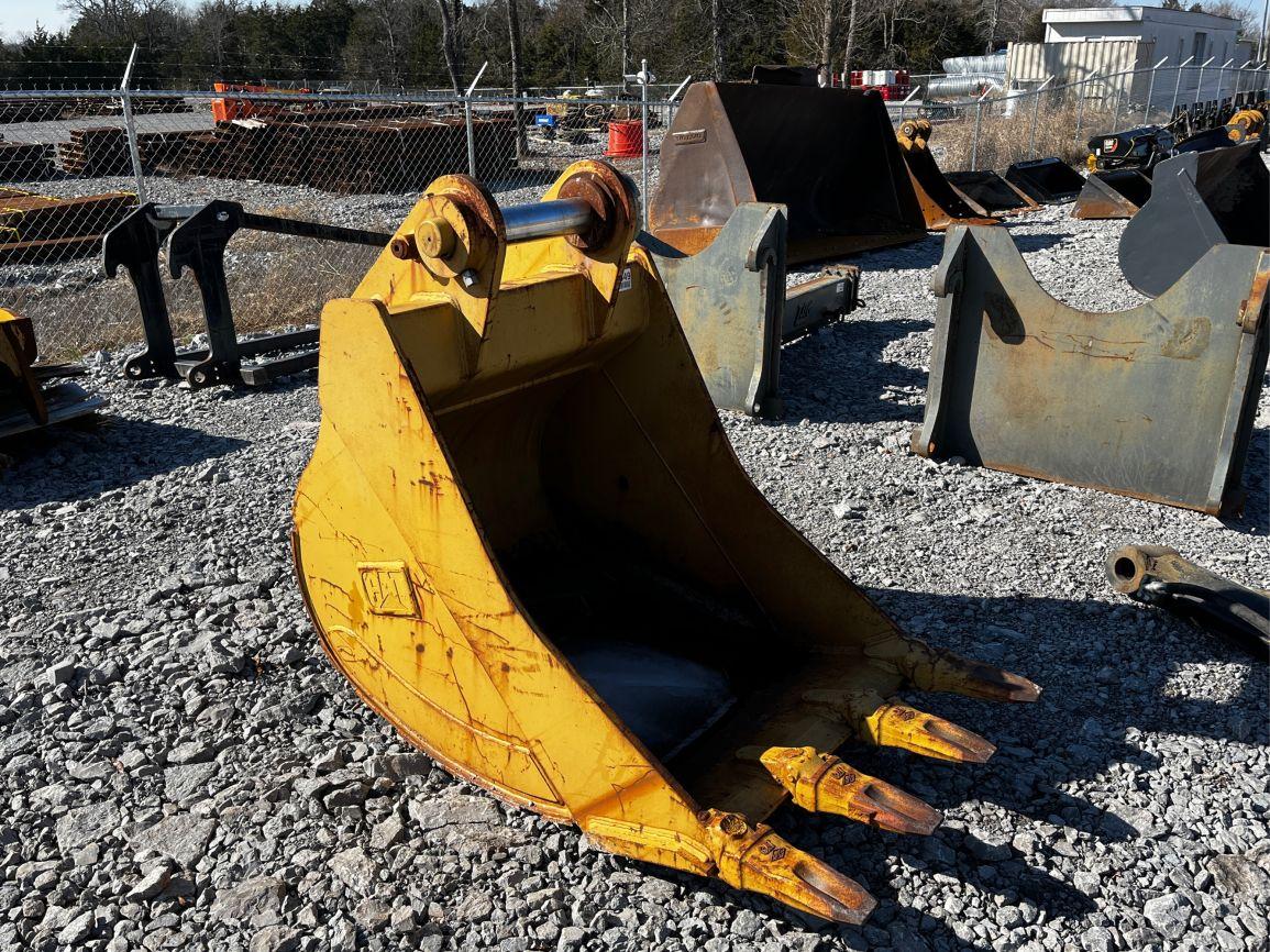 2006  CAT  32”  Excavator Bucket w/ Teeth