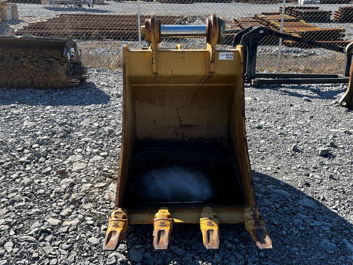 2006  CAT  32”  Excavator Bucket w/ Teeth