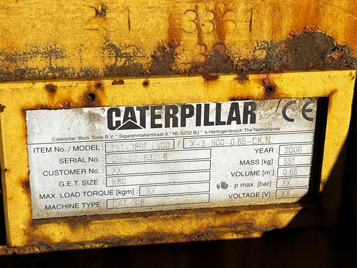 2006  CAT  32”  Excavator Bucket w/ Teeth