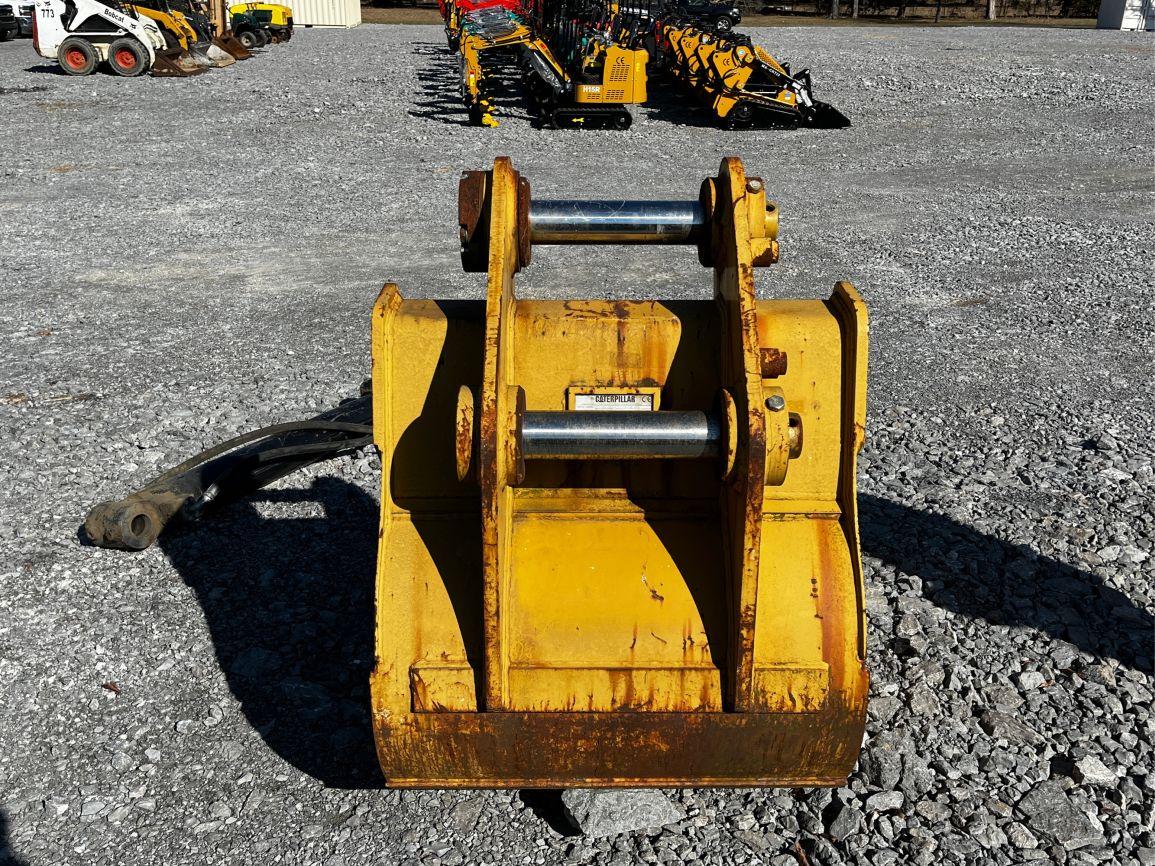 2006  CAT  32”  Excavator Bucket w/ Teeth