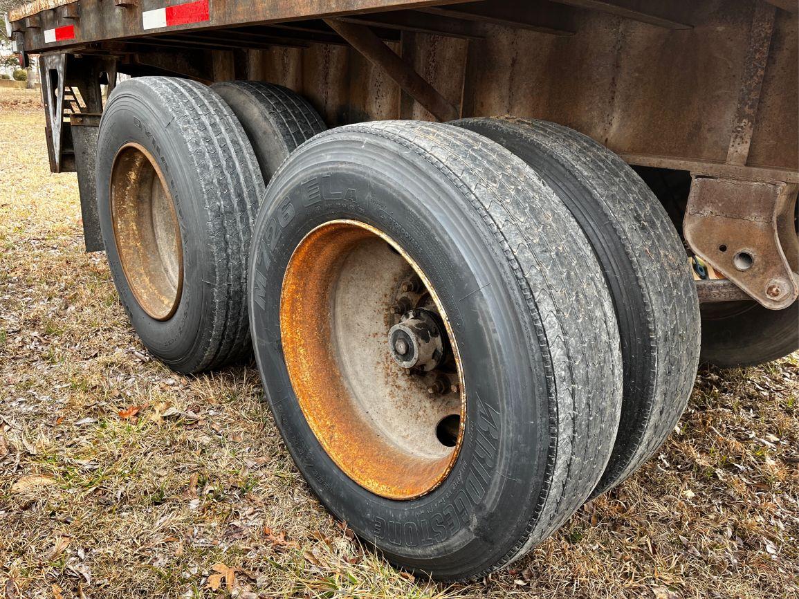 1974  T/A  25’  Flatbed Trailer