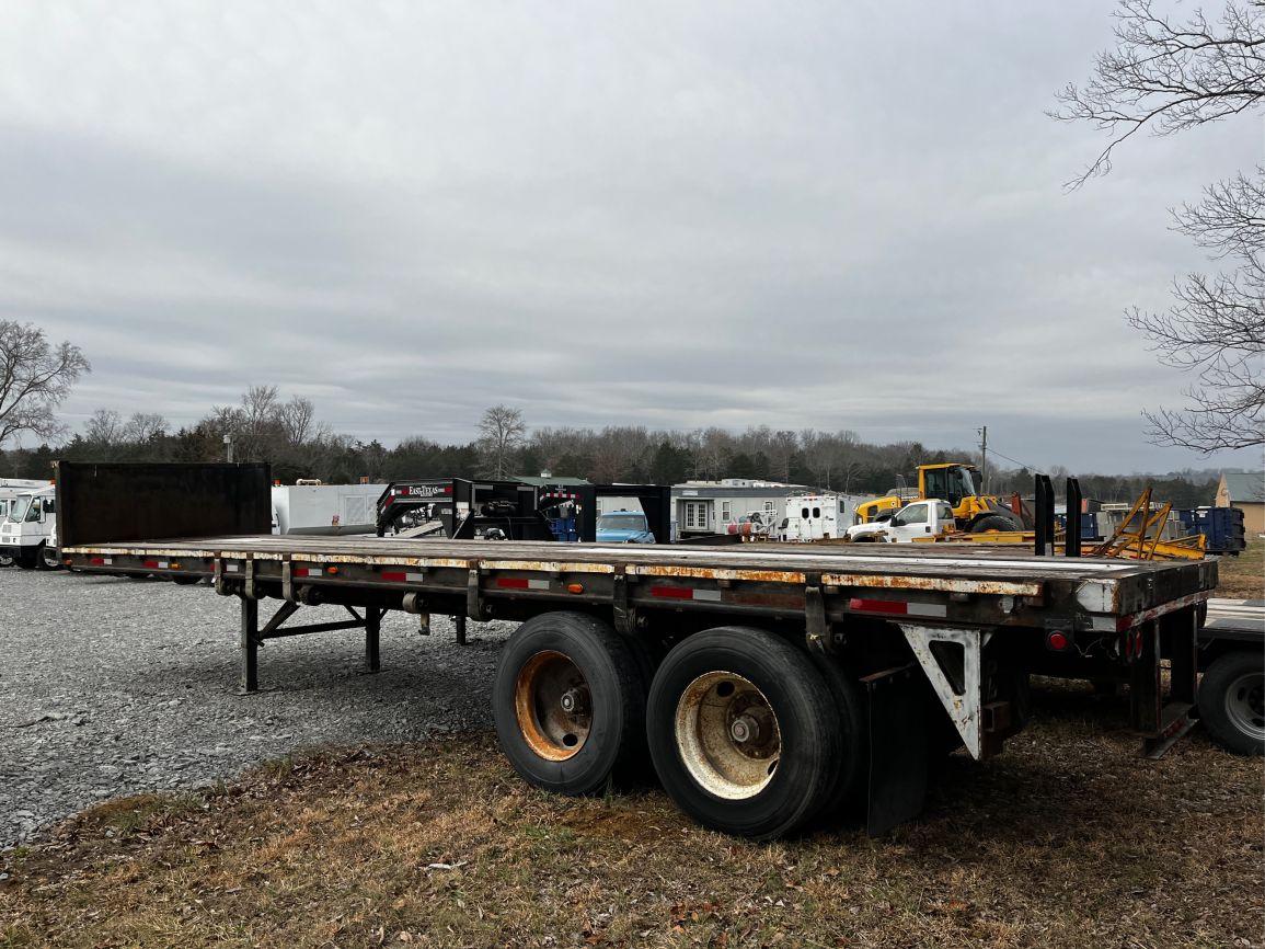 1974  T/A  25’  Flatbed Trailer
