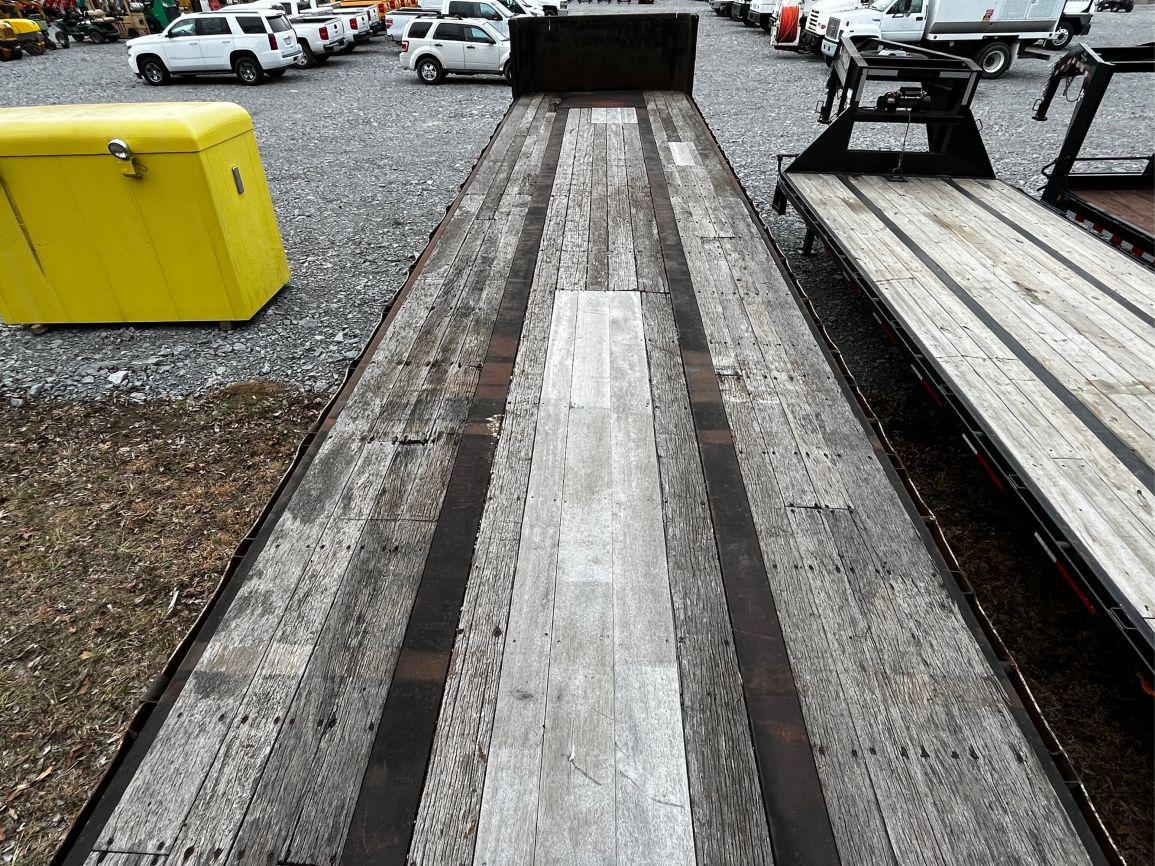 1974  T/A  25’  Flatbed Trailer