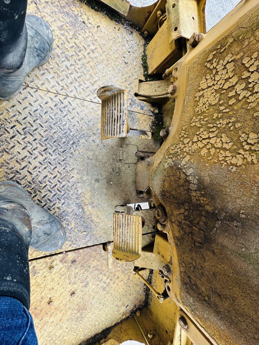 1969  CAT  12F  Motor Grader