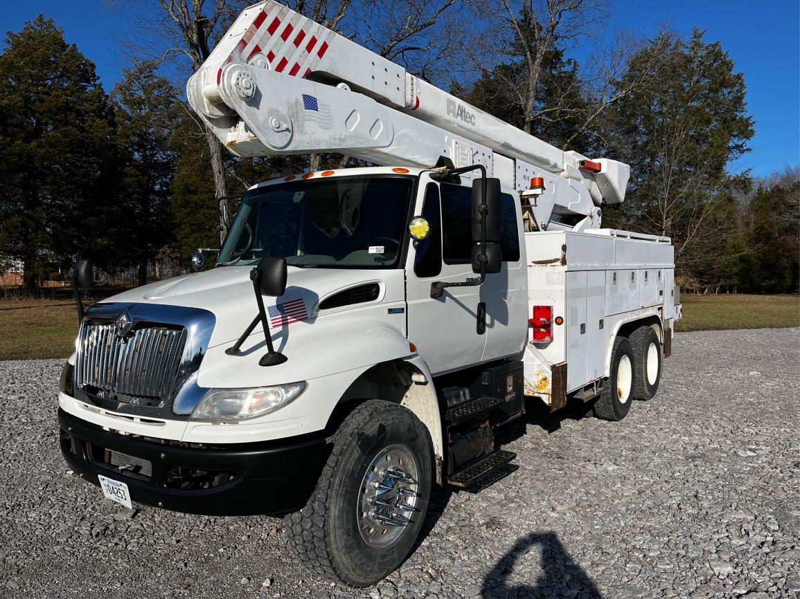 2009  INTERNATIONAL  DURASTAR 4400  T/A  Bucket Truck