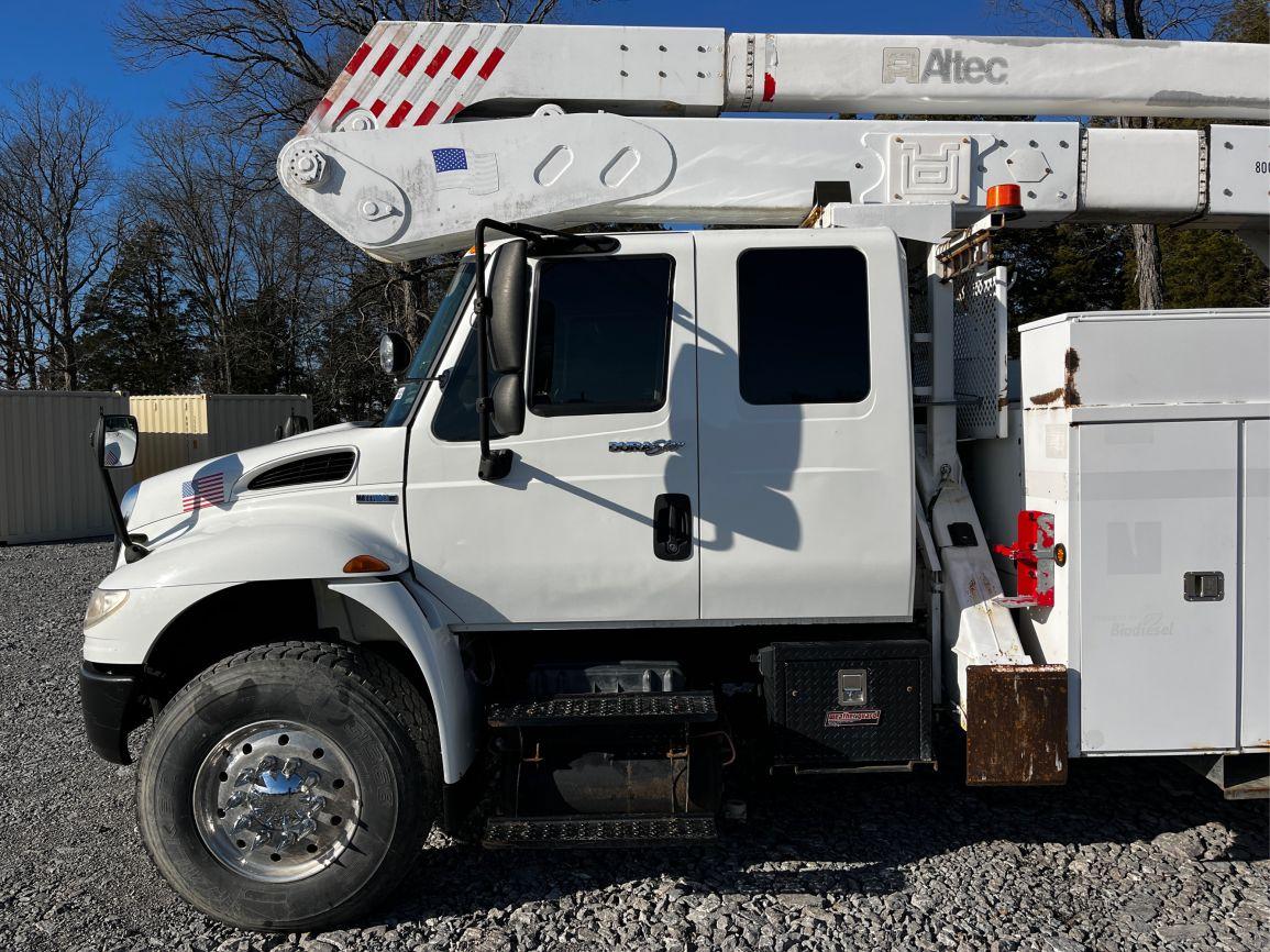 2009  INTERNATIONAL  DURASTAR 4400  T/A  Bucket Truck