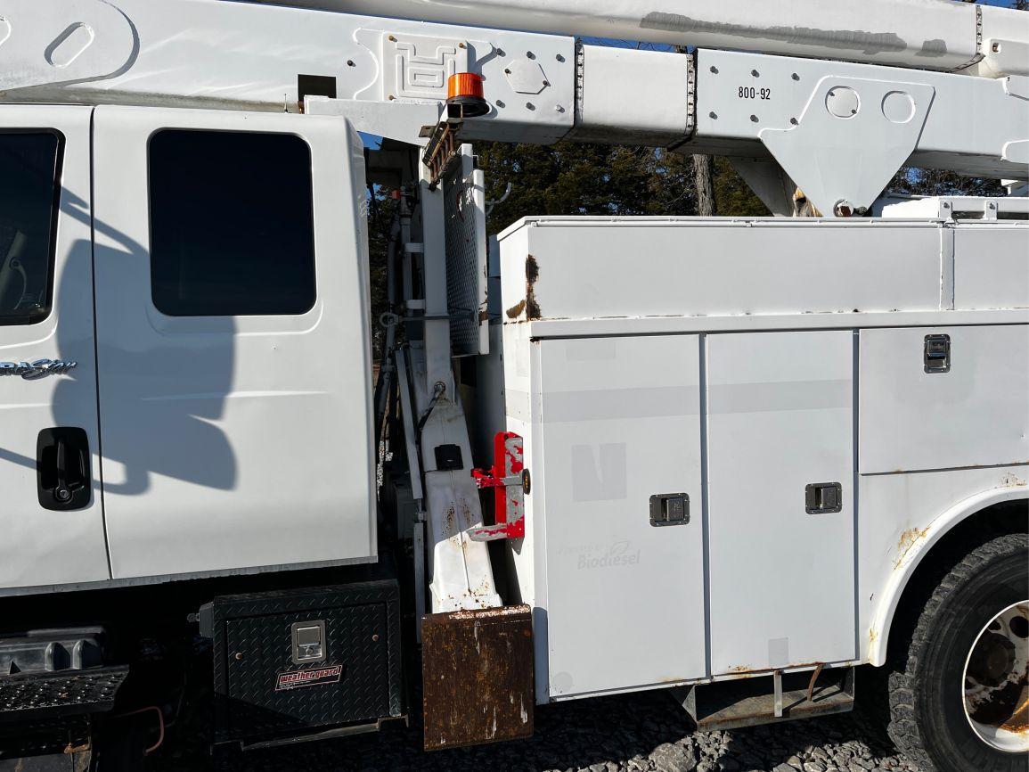 2009  INTERNATIONAL  DURASTAR 4400  T/A  Bucket Truck