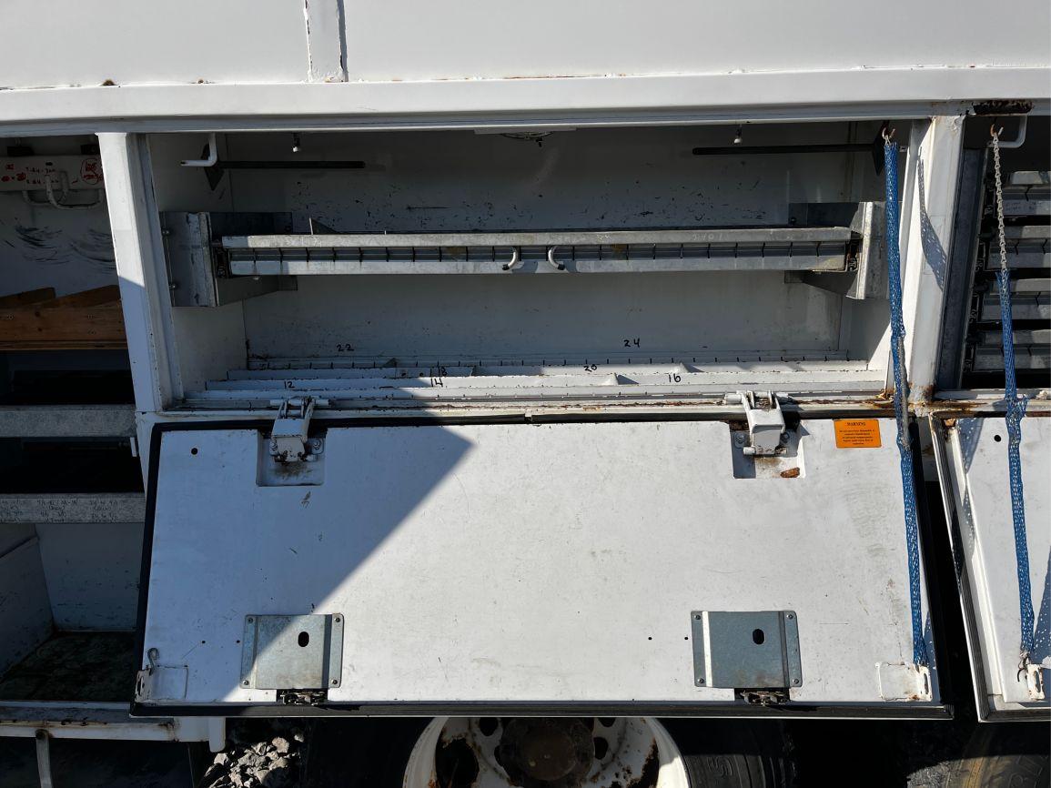 2009  INTERNATIONAL  DURASTAR 4400  T/A  Bucket Truck