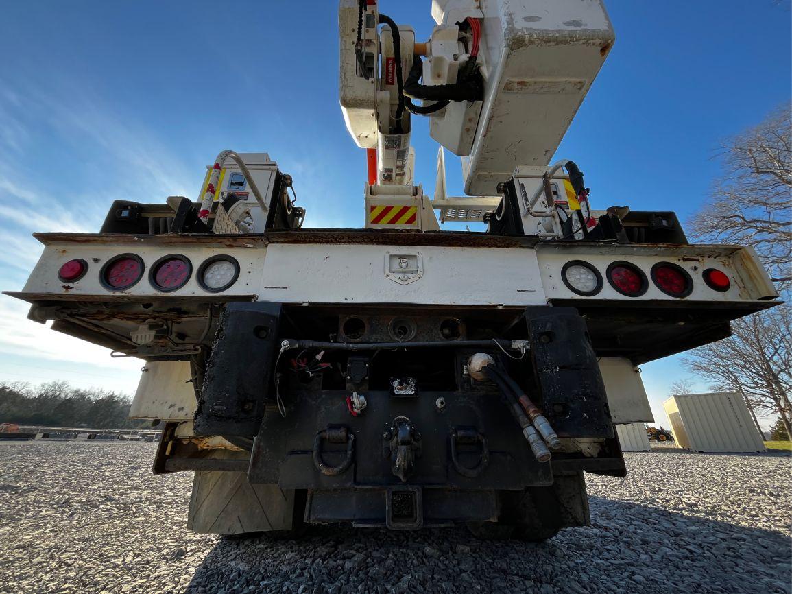 2009  INTERNATIONAL  DURASTAR 4400  T/A  Bucket Truck