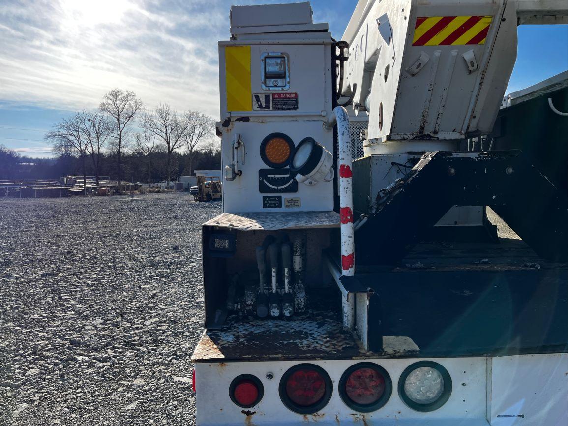 2009  INTERNATIONAL  DURASTAR 4400  T/A  Bucket Truck