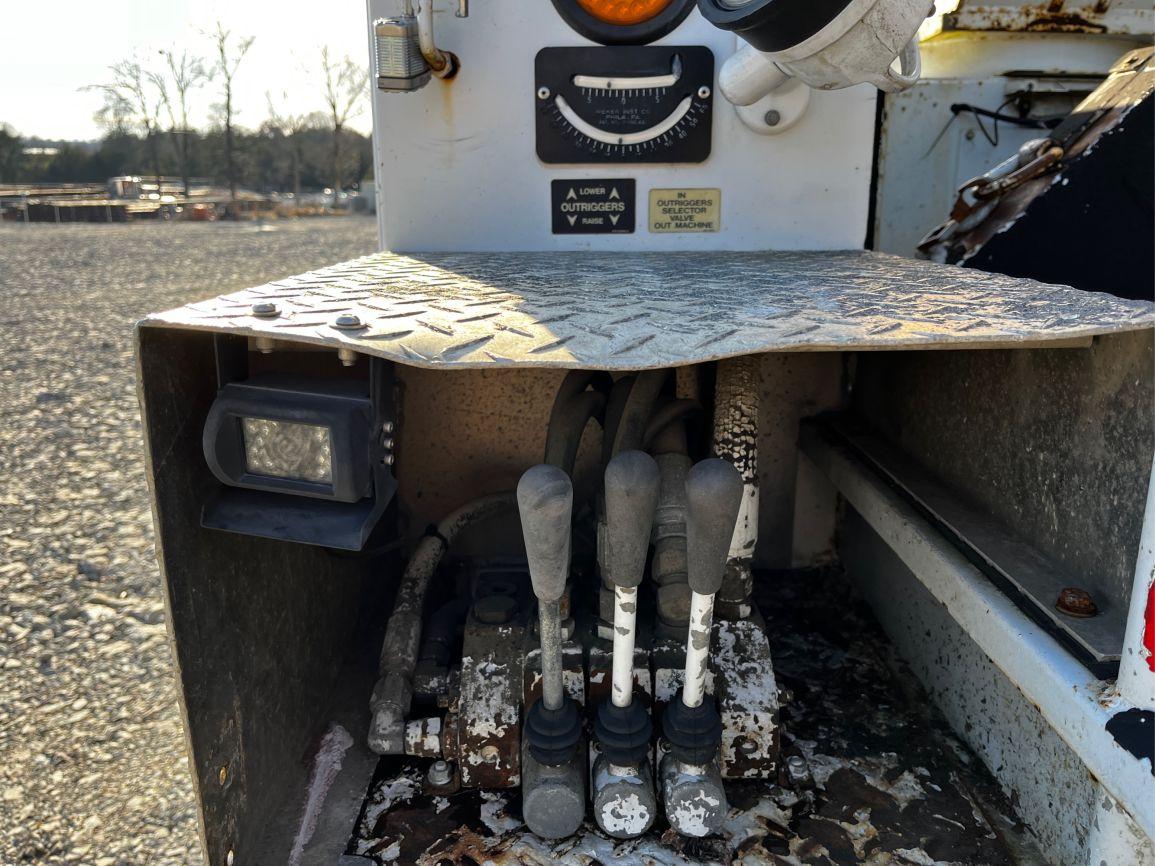 2009  INTERNATIONAL  DURASTAR 4400  T/A  Bucket Truck