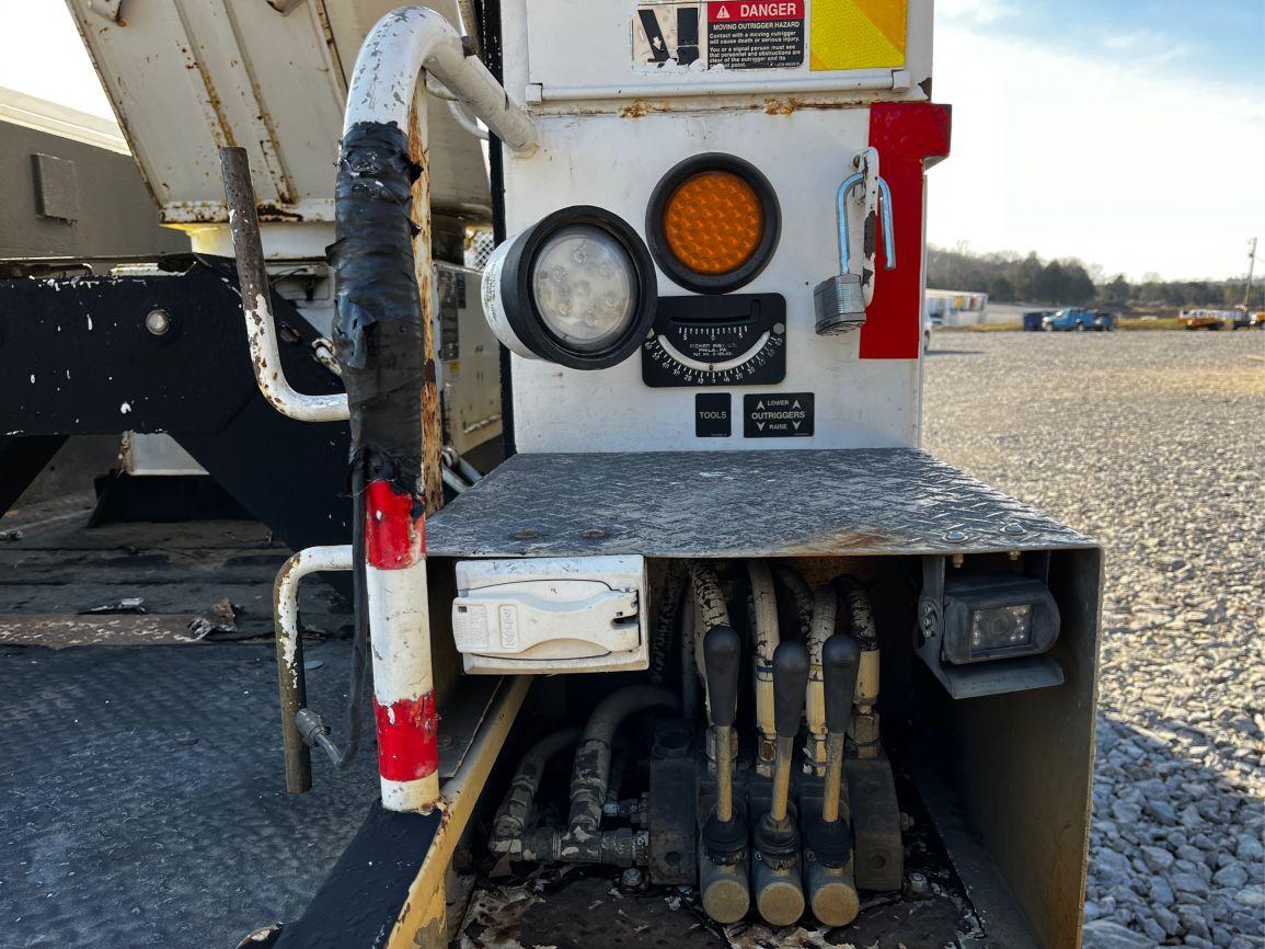 2009  INTERNATIONAL  DURASTAR 4400  T/A  Bucket Truck
