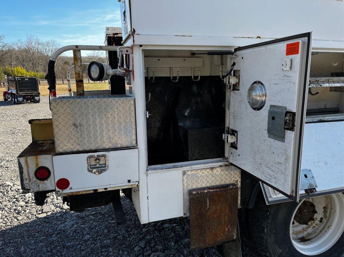 2009  INTERNATIONAL  DURASTAR 4400  T/A  Bucket Truck