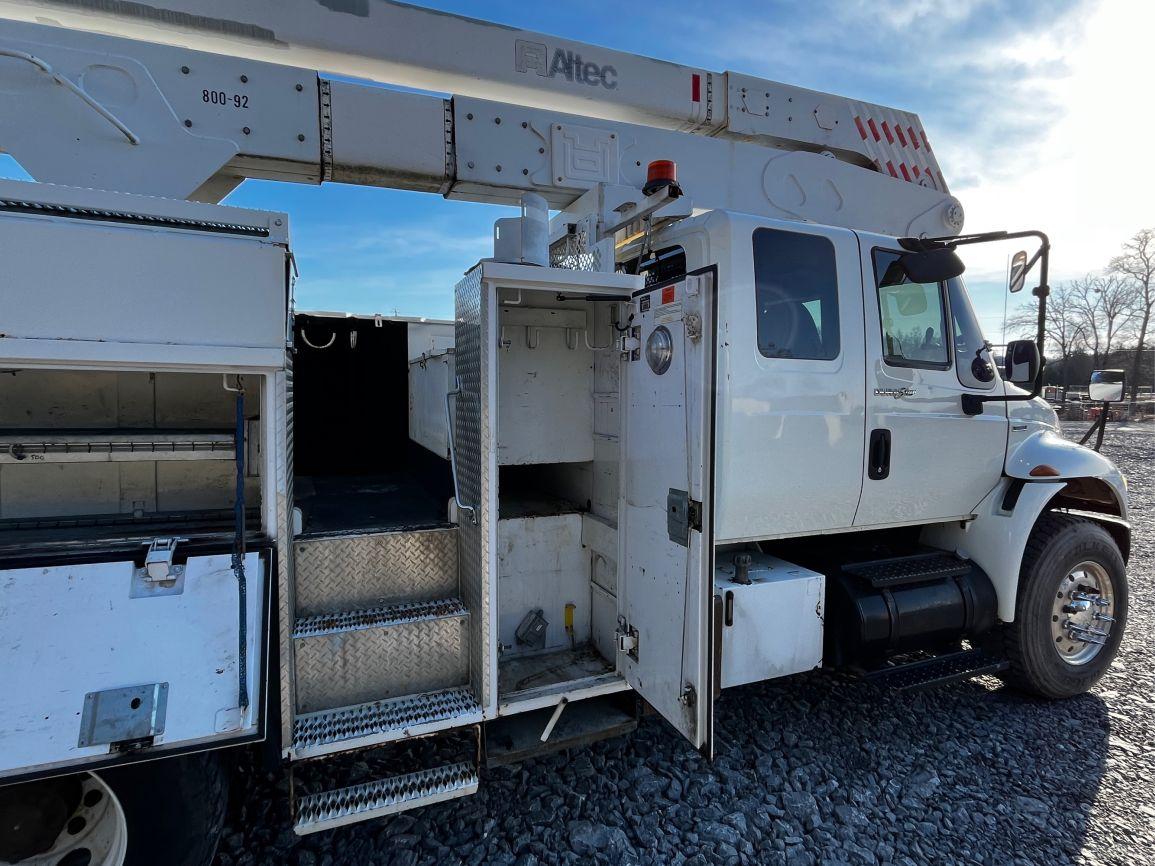 2009  INTERNATIONAL  DURASTAR 4400  T/A  Bucket Truck