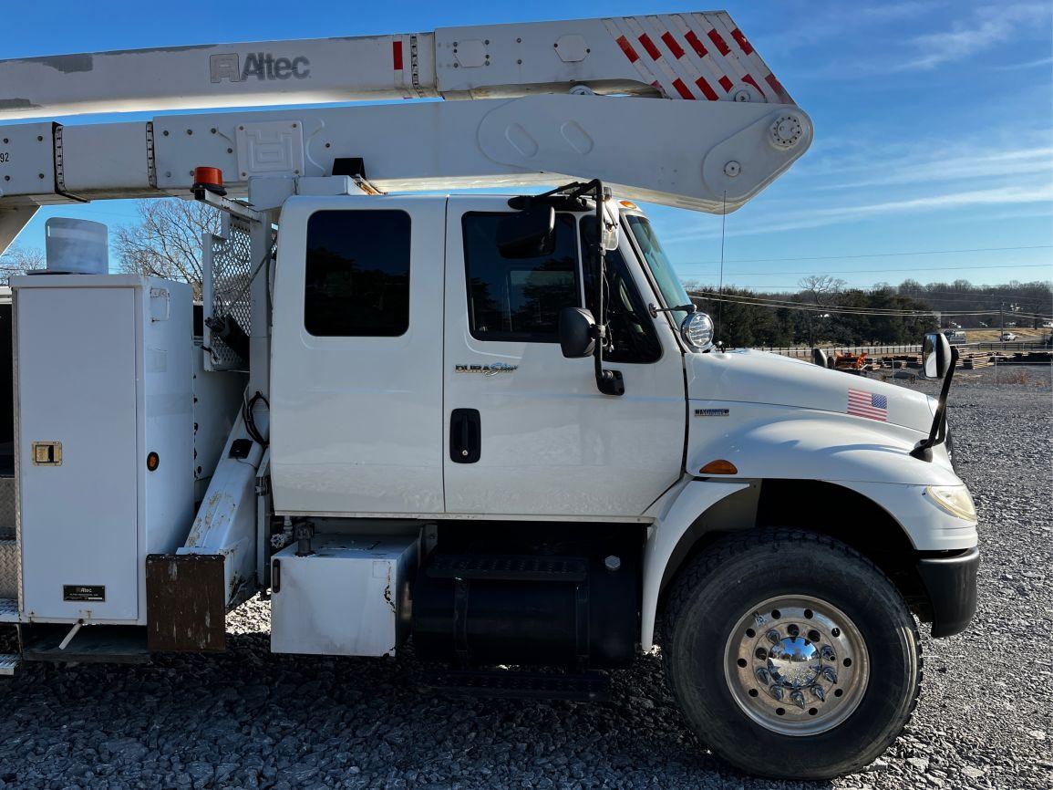 2009  INTERNATIONAL  DURASTAR 4400  T/A  Bucket Truck