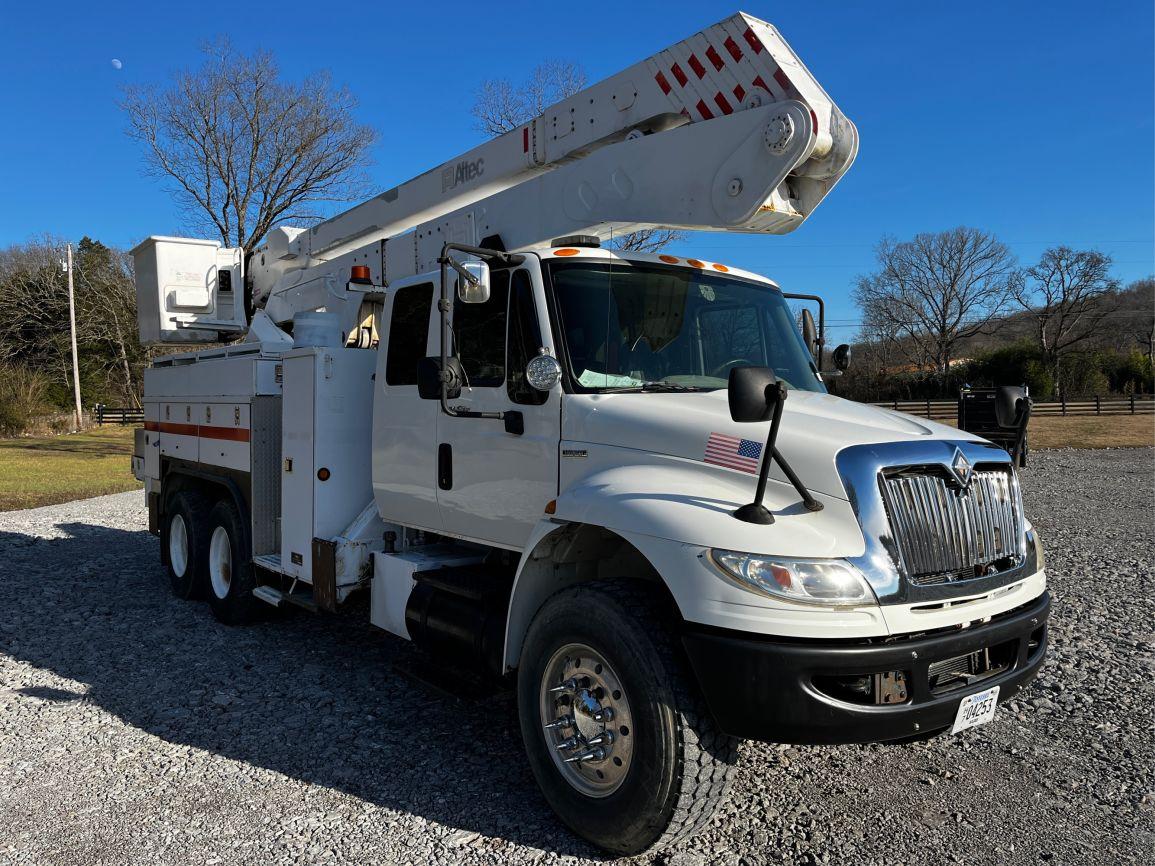 2009  INTERNATIONAL  DURASTAR 4400  T/A  Bucket Truck