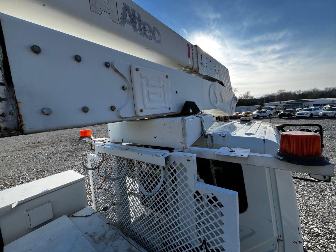 2009  INTERNATIONAL  DURASTAR 4400  T/A  Bucket Truck