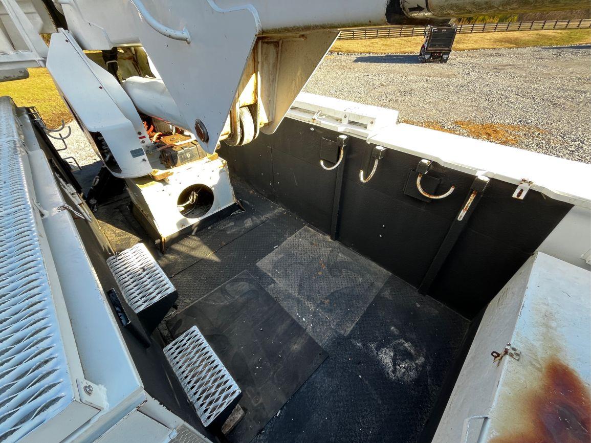 2009  INTERNATIONAL  DURASTAR 4400  T/A  Bucket Truck