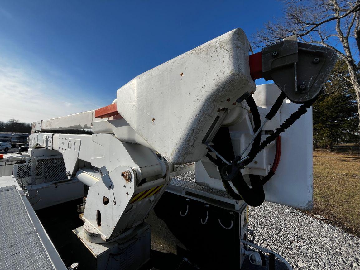 2009  INTERNATIONAL  DURASTAR 4400  T/A  Bucket Truck