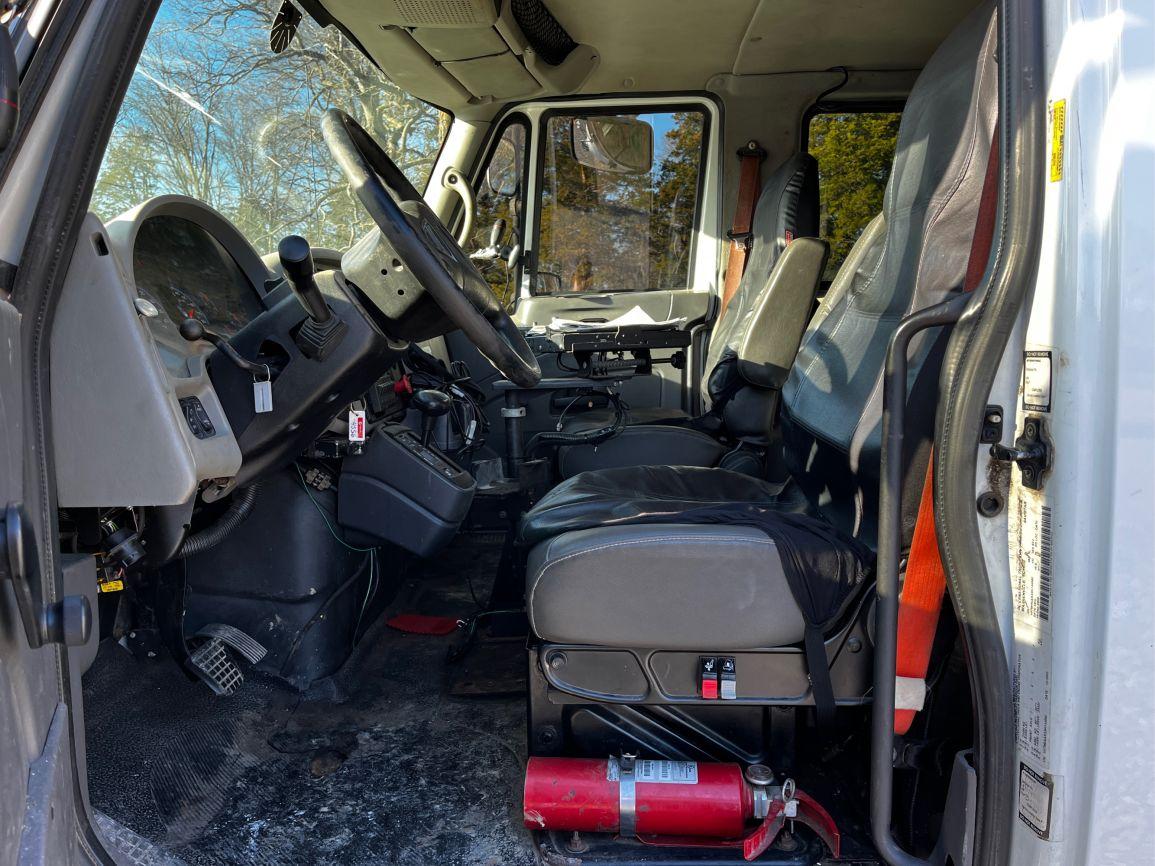 2009  INTERNATIONAL  DURASTAR 4400  T/A  Bucket Truck