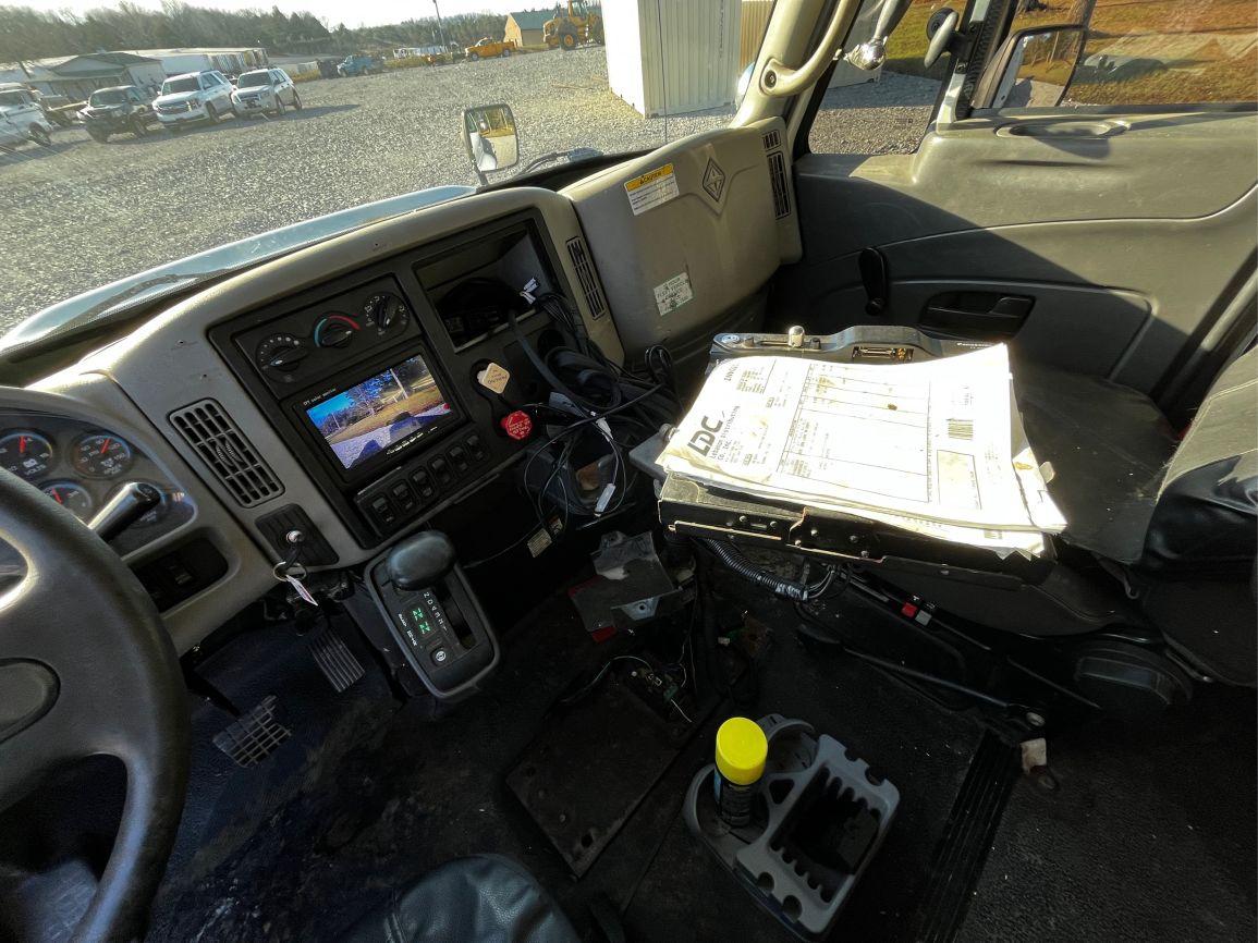 2009  INTERNATIONAL  DURASTAR 4400  T/A  Bucket Truck
