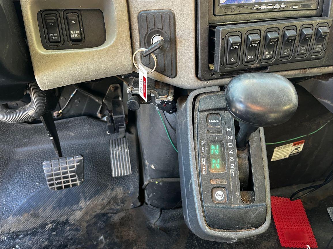 2009  INTERNATIONAL  DURASTAR 4400  T/A  Bucket Truck
