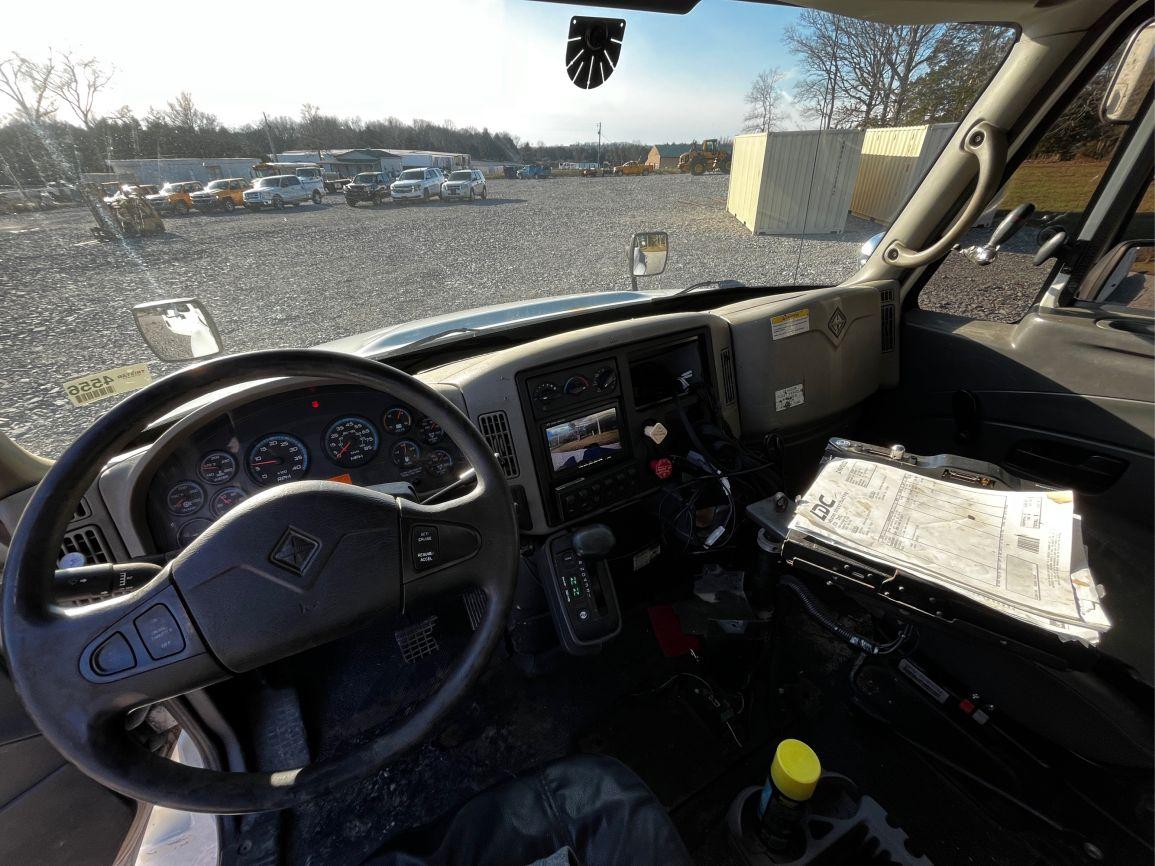 2009  INTERNATIONAL  DURASTAR 4400  T/A  Bucket Truck