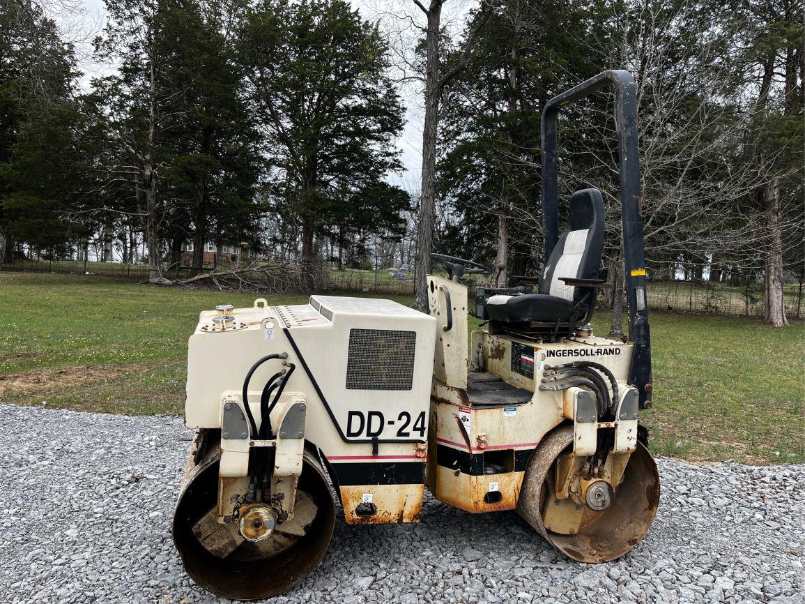 INGERSOLLRAND  DD-24  Vibratory Smooth Drum Compactor