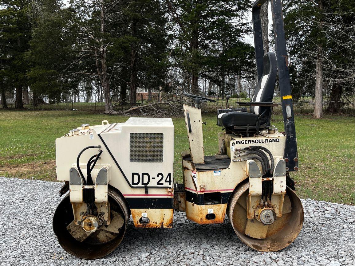 INGERSOLLRAND  DD-24  Vibratory Smooth Drum Compactor