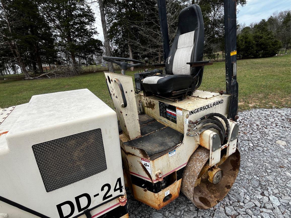 INGERSOLLRAND  DD-24  Vibratory Smooth Drum Compactor