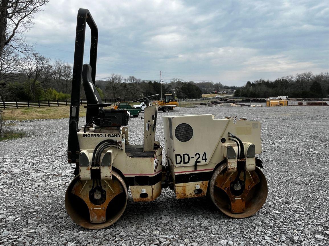 INGERSOLLRAND  DD-24  Vibratory Smooth Drum Compactor