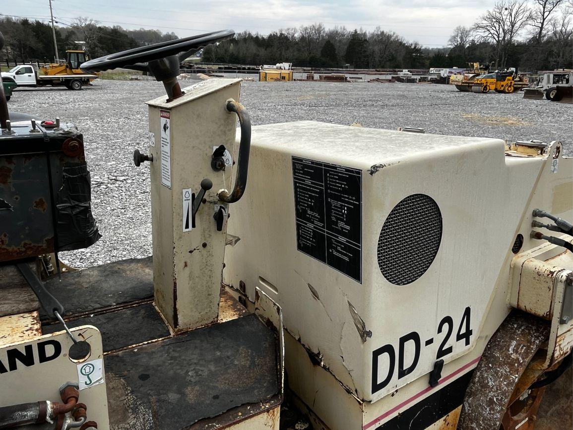 INGERSOLLRAND  DD-24  Vibratory Smooth Drum Compactor