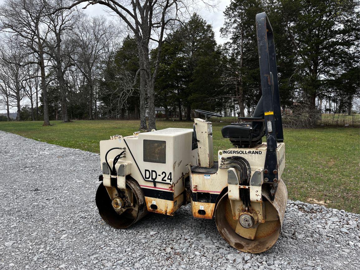 INGERSOLLRAND  DD-24  Vibratory Smooth Drum Compactor