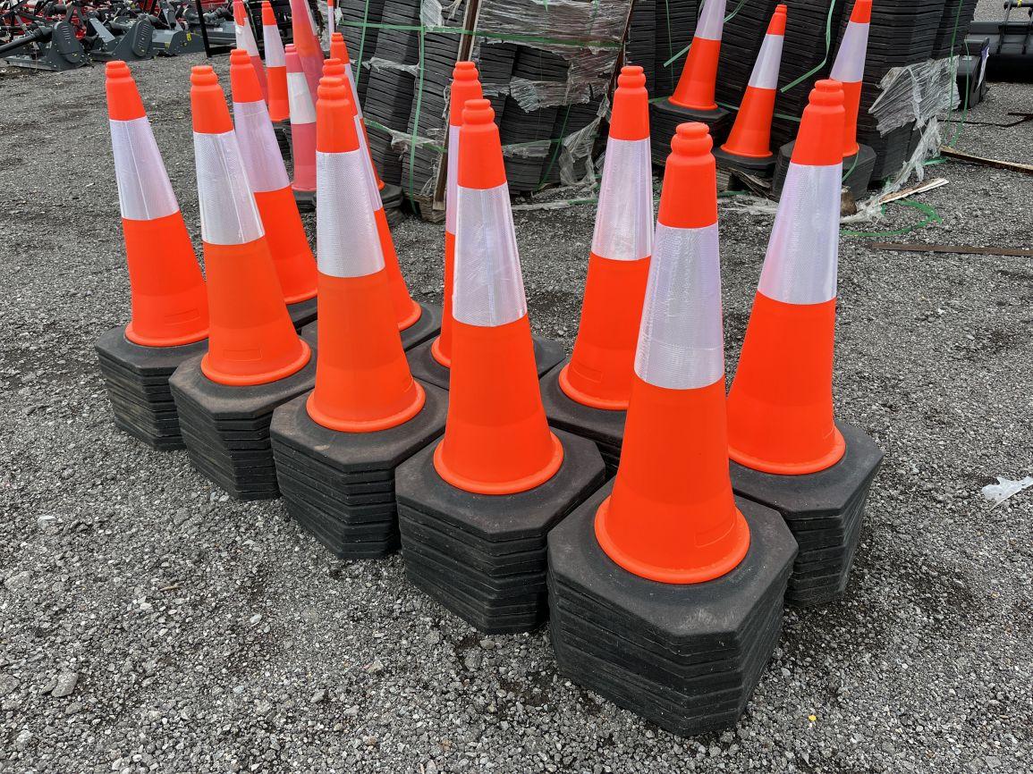 (NEW) Lot of 100 Traffic Safety Cones