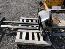 Skid Steer Hydraulic Adjustable Pallet Forks