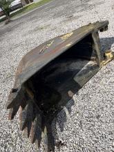 Waco 32" Digging Bucket, approximately 80mm pins