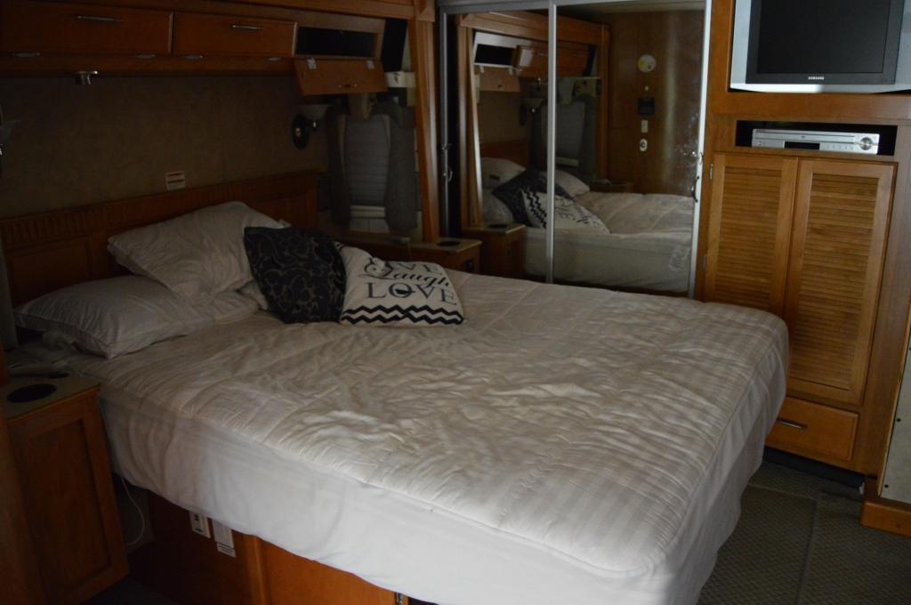 2007 Fleetwood Discovery RV