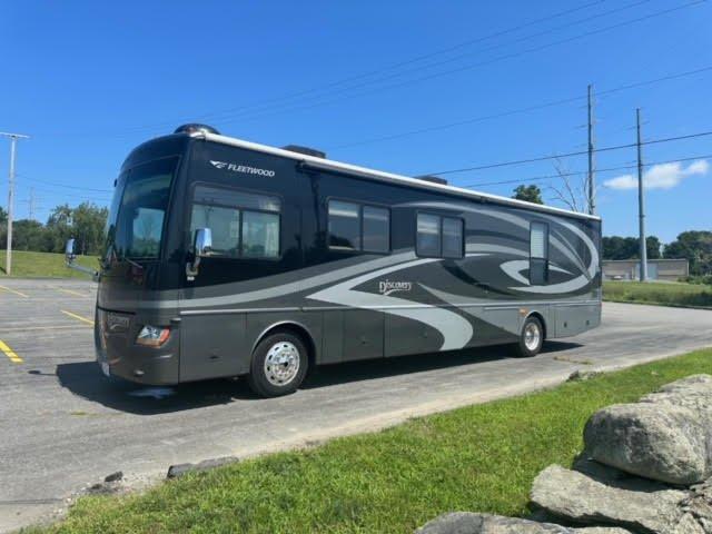 2007 Fleetwood Discovery 39' Class A Diesel Pusher