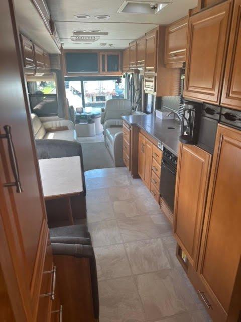 2007 Fleetwood Discovery 39' Class A Diesel Pusher