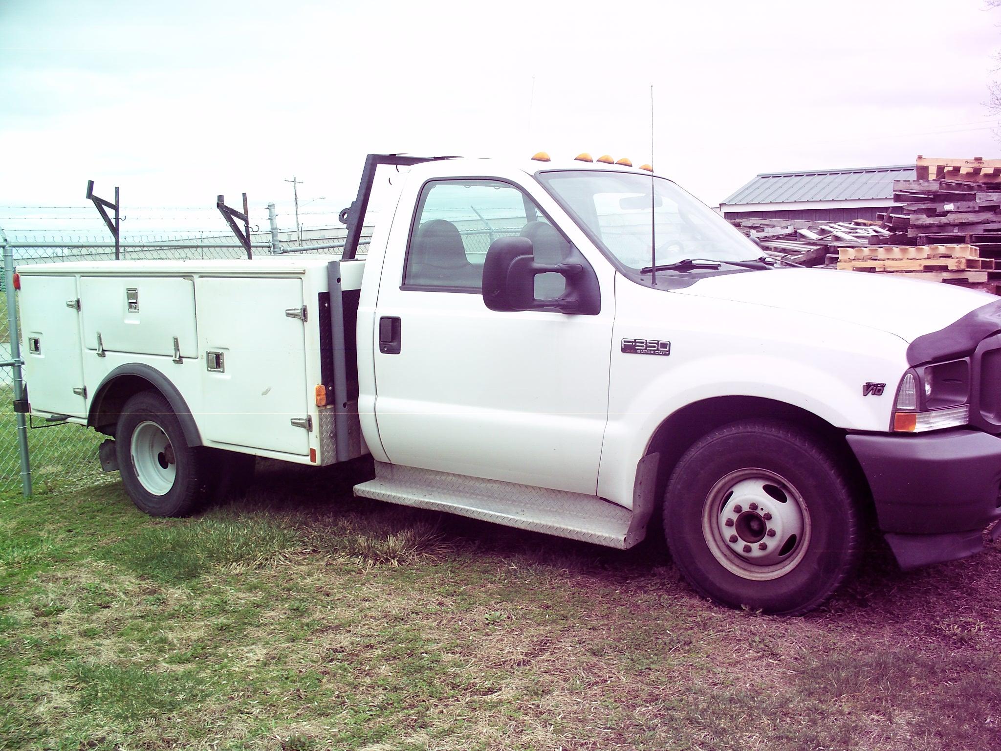 2003 Ford F-350XL pickup truck