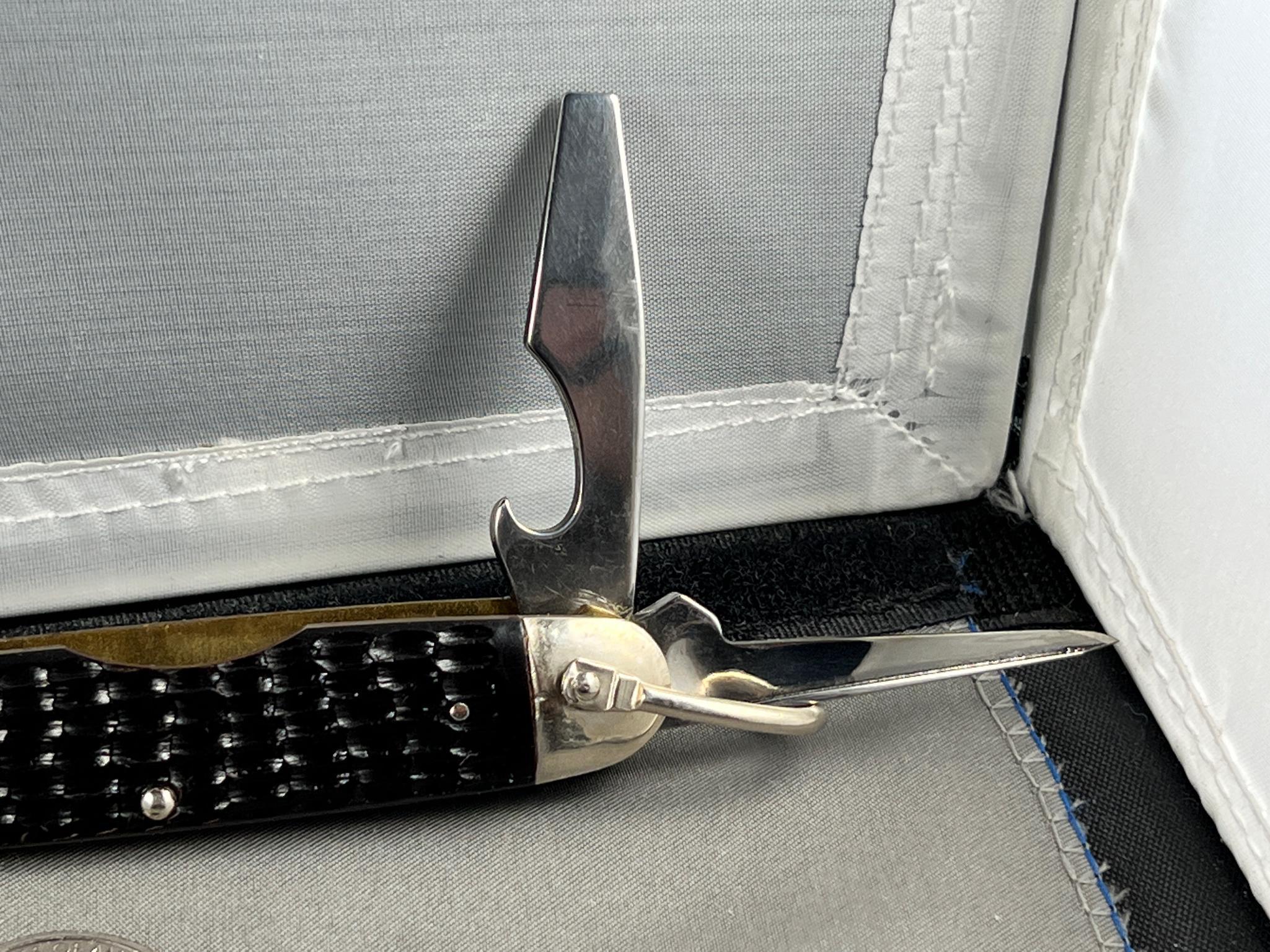 CASE XX 640045 R 4 BLADE CAMP KNIFE, APPEARS UNUSED, 6 DOT
