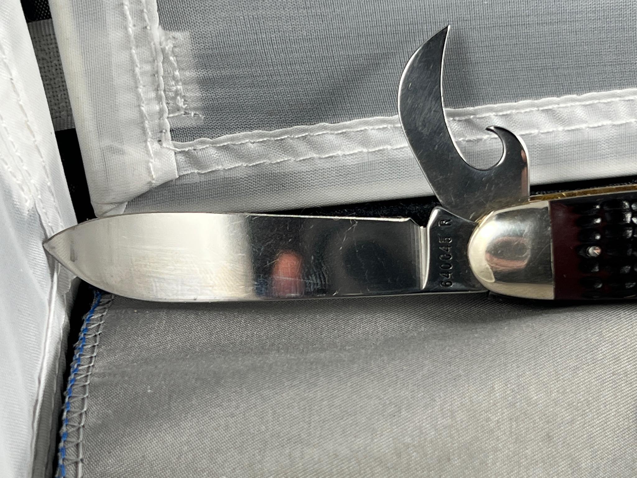 CASE XX 640045 R 4 BLADE CAMP KNIFE, APPEARS UNUSED, 6 DOT