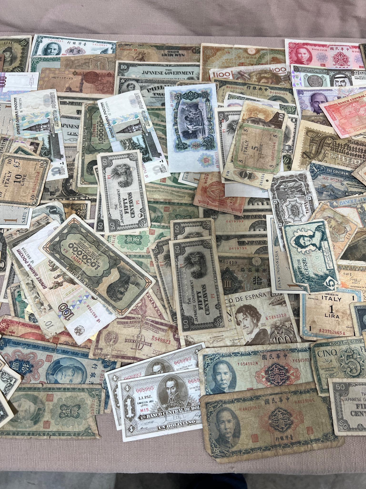 200+ Pieces of Foreign Banknotes, see all pics, loads of great notes here