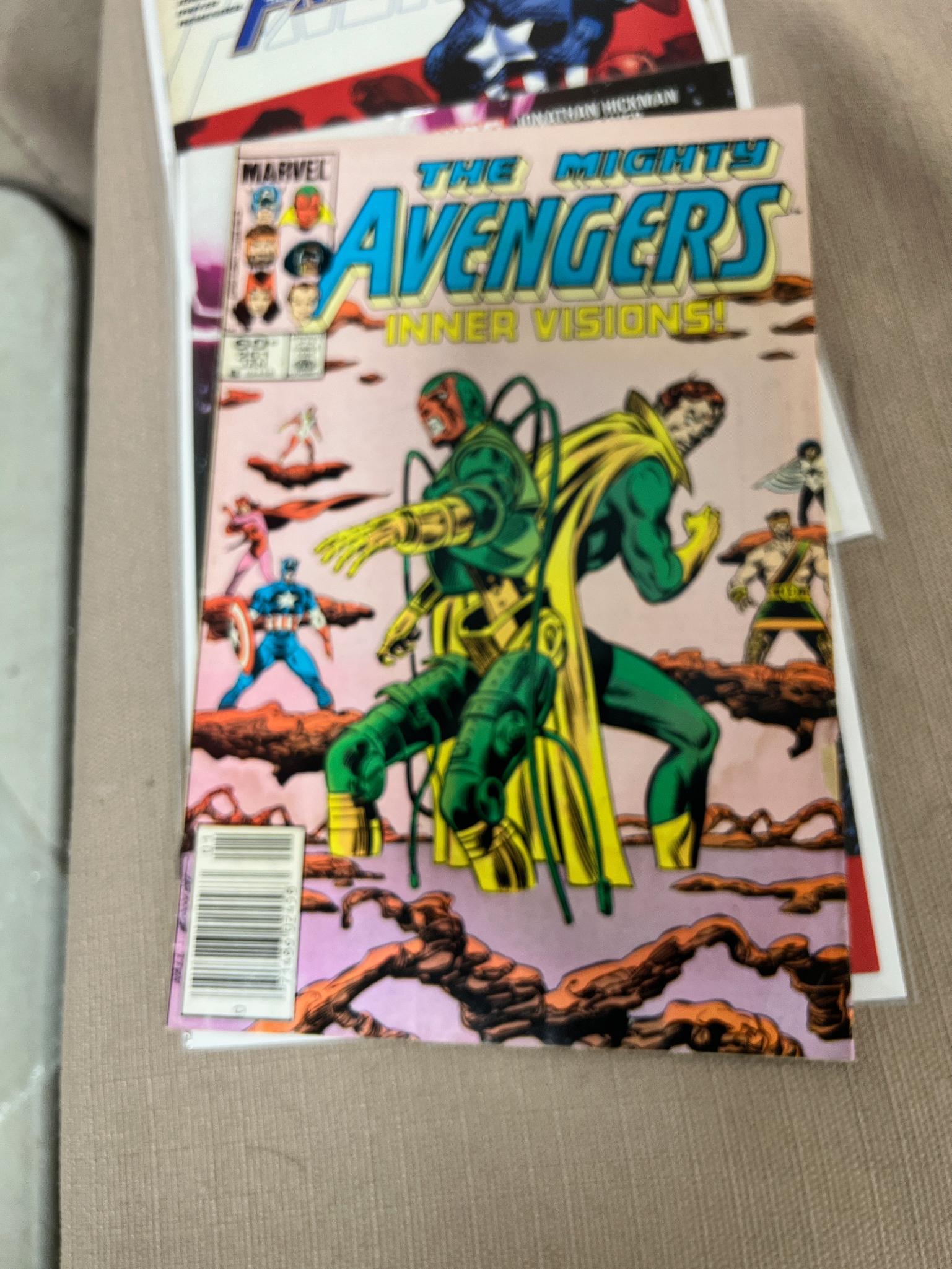 20+ Avengers and New Avengers Comic Books